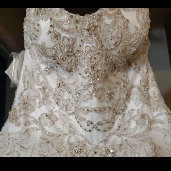 Brand New Alfred Angelo - size 6 white - Picture 5 of 14